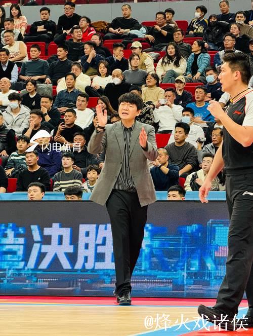 拼下卡位战,山东男篮8连胜 邱彪换于德豪展高情商 3外援合砍72分 拼下卡位战,山东男篮8连胜 邱彪换于德豪展高情商 3外援合砍72分