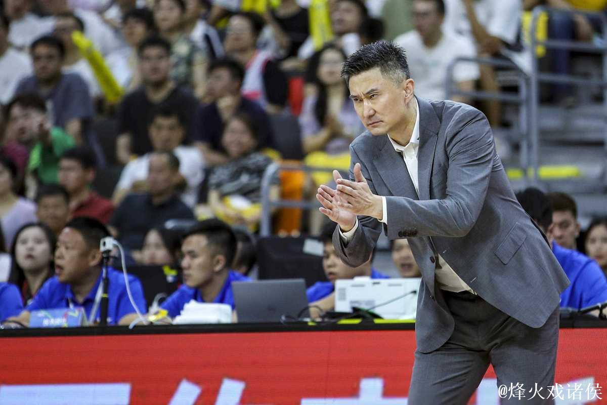 杜锋:年轻队伍把比赛想简单了 有起伏很正常 杜锋:年轻队伍把比赛想简单了 有起伏很正常